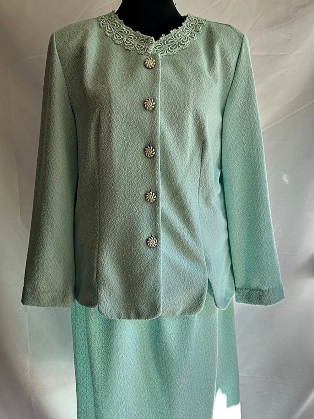 Pablo Collection Embroidered Jacket Skirt Set in Green Size 18 Like New